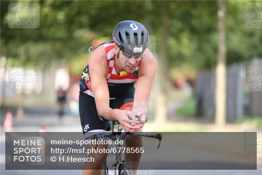 11.08.2024 - GEWOBA Citytriathlon Bremen H.Heesch http://msf.ph/oto/6778565 11.08.2024 11:46:56 Radfahren 798, 903 meine-sportfotos.de