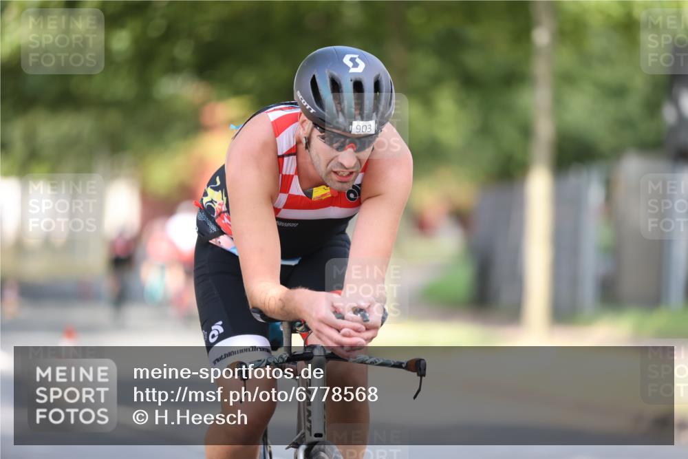 11.08.2024 - GEWOBA Citytriathlon Bremen H.Heesch http://msf.ph/oto/6778568 11.08.2024 11:46:57 Radfahren 903 meine-sportfotos.de