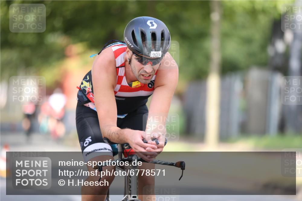 11.08.2024 - GEWOBA Citytriathlon Bremen H.Heesch http://msf.ph/oto/6778571 11.08.2024 11:46:57 Radfahren 903 meine-sportfotos.de