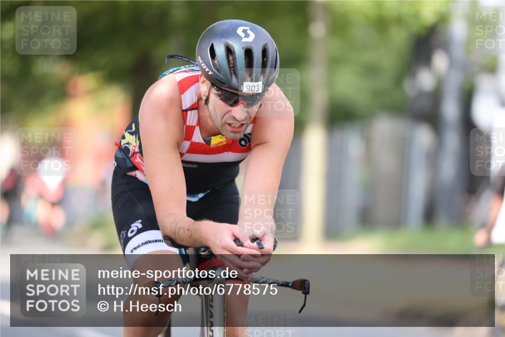 11.08.2024 - GEWOBA Citytriathlon Bremen H.Heesch http://msf.ph/oto/6778575 11.08.2024 11:46:57 Radfahren 903 meine-sportfotos.de