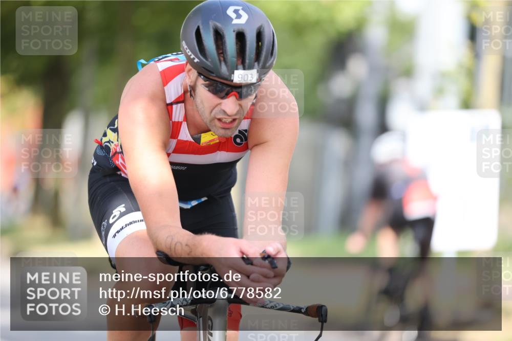 11.08.2024 - GEWOBA Citytriathlon Bremen H.Heesch http://msf.ph/oto/6778582 11.08.2024 11:46:57 Radfahren 903 meine-sportfotos.de