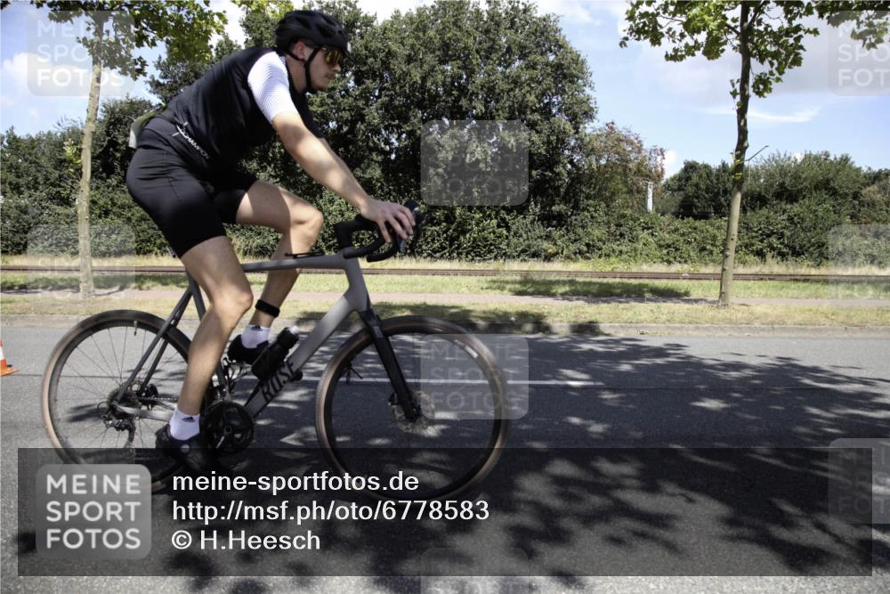 11.08.2024 - GEWOBA Citytriathlon Bremen H.Heesch http://msf.ph/oto/6778583 11.08.2024 13:12:38 Radfahren 310, 331, 346, 368, 425, 434, 491 meine-sportfotos.de