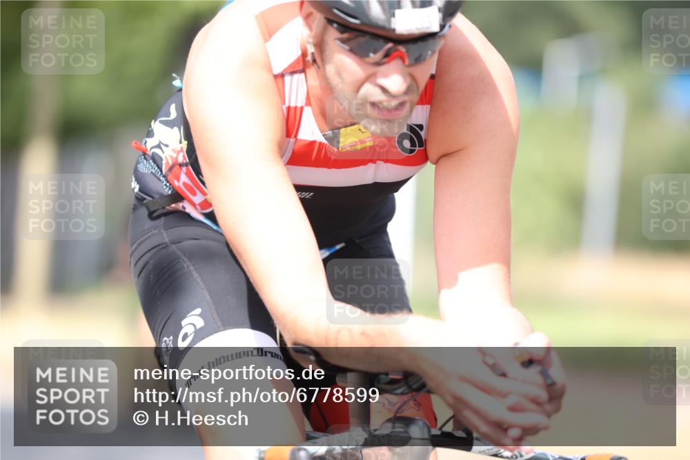 11.08.2024 - GEWOBA Citytriathlon Bremen H.Heesch http://msf.ph/oto/6778599 11.08.2024 11:46:57 Radfahren 903 meine-sportfotos.de