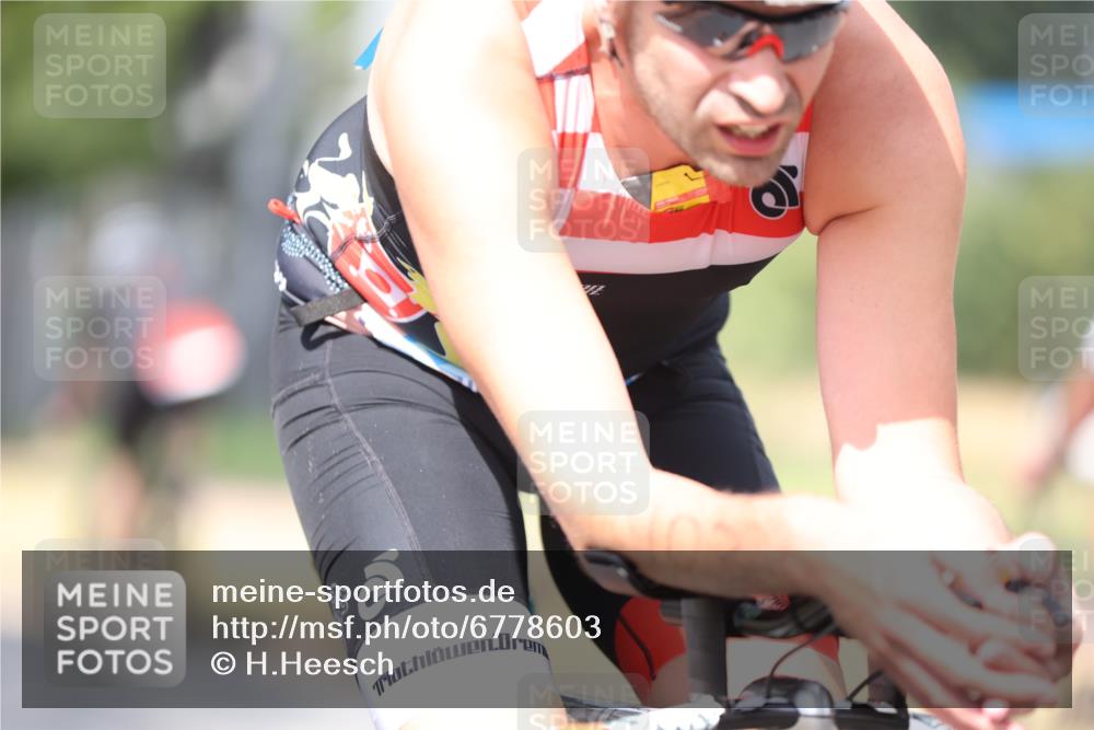 11.08.2024 - GEWOBA Citytriathlon Bremen H.Heesch http://msf.ph/oto/6778603 11.08.2024 11:46:57 Radfahren 903 meine-sportfotos.de