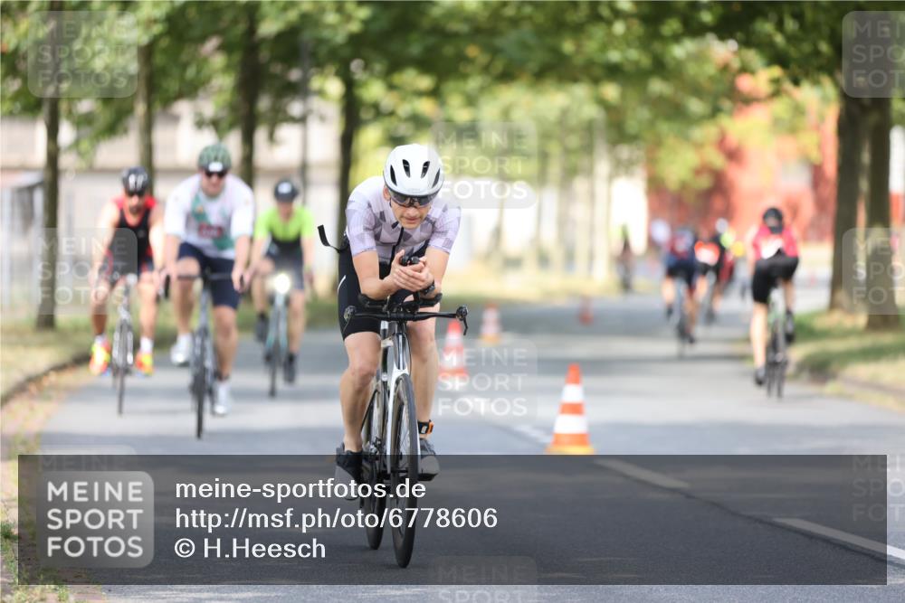 11.08.2024 - GEWOBA Citytriathlon Bremen H.Heesch http://msf.ph/oto/6778606 11.08.2024 11:47:19 Radfahren 752, 779, 800, 860, 864, 865 meine-sportfotos.de