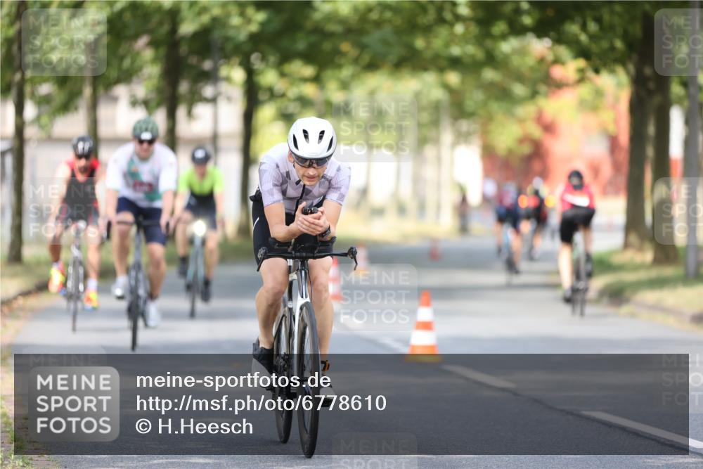 11.08.2024 - GEWOBA Citytriathlon Bremen H.Heesch http://msf.ph/oto/6778610 11.08.2024 11:47:19 Radfahren 752, 779, 800, 860, 864, 865 meine-sportfotos.de