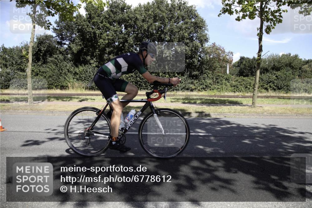 11.08.2024 - GEWOBA Citytriathlon Bremen H.Heesch http://msf.ph/oto/6778612 11.08.2024 13:13:05 Radfahren 281, 422, 448, 457 meine-sportfotos.de