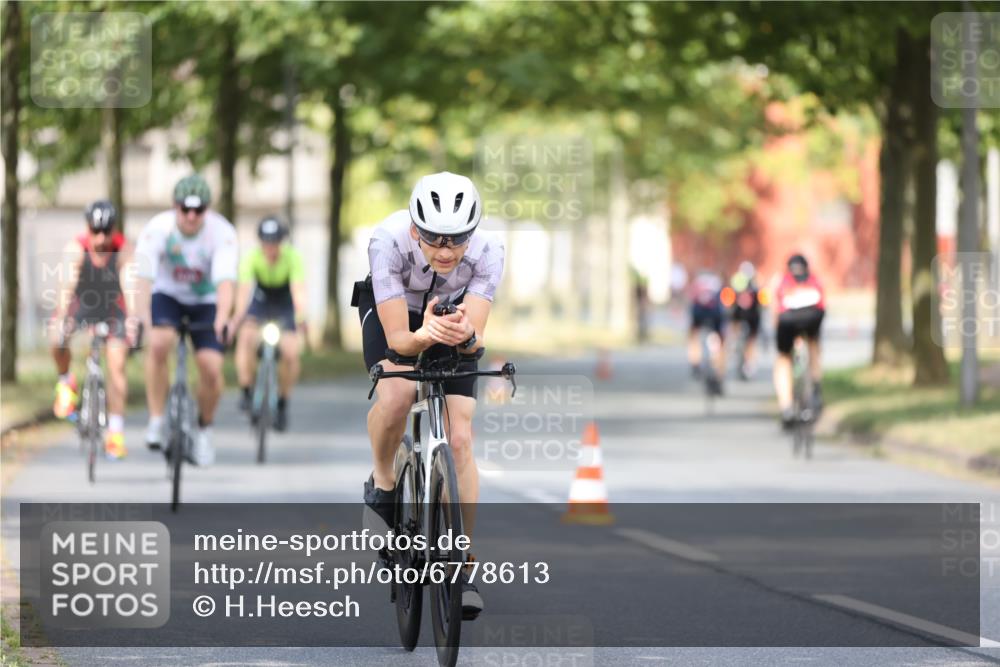 11.08.2024 - GEWOBA Citytriathlon Bremen H.Heesch http://msf.ph/oto/6778613 11.08.2024 11:47:19 Radfahren 752, 779, 800, 860, 864, 865 meine-sportfotos.de