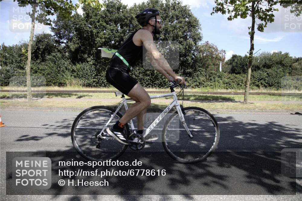 11.08.2024 - GEWOBA Citytriathlon Bremen H.Heesch http://msf.ph/oto/6778616 11.08.2024 13:13:12 Radfahren 281, 422, 430, 447, 448, 457, 528 meine-sportfotos.de