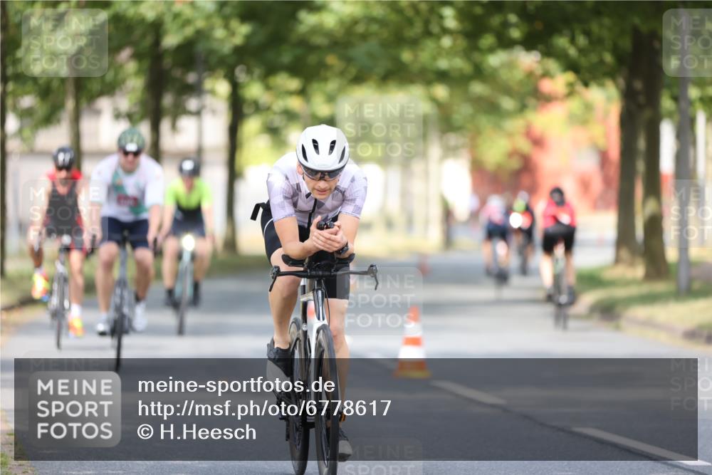11.08.2024 - GEWOBA Citytriathlon Bremen H.Heesch http://msf.ph/oto/6778617 11.08.2024 11:47:19 Radfahren 752, 779, 800, 860, 864, 865 meine-sportfotos.de