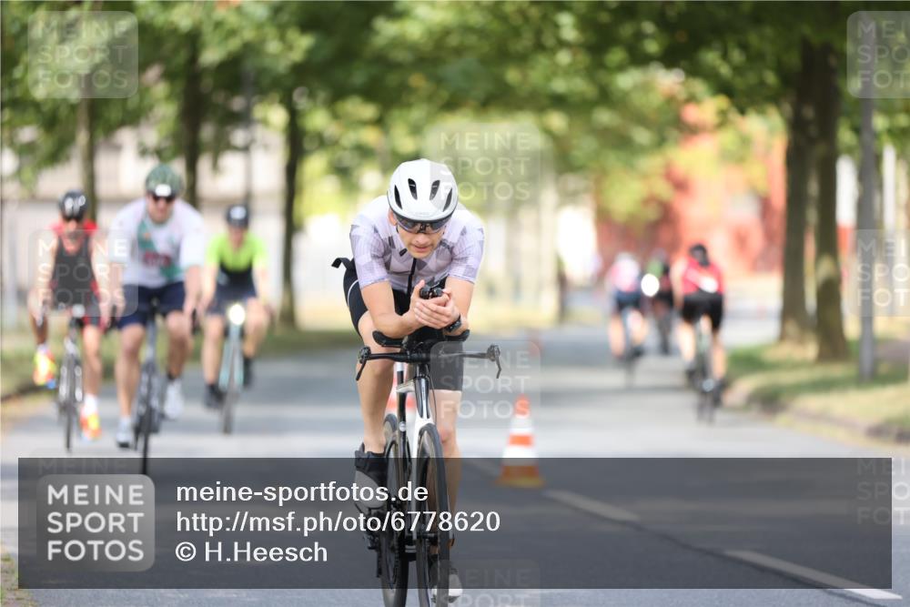 11.08.2024 - GEWOBA Citytriathlon Bremen H.Heesch http://msf.ph/oto/6778620 11.08.2024 11:47:19 Radfahren 752, 779, 800, 860, 864, 865 meine-sportfotos.de
