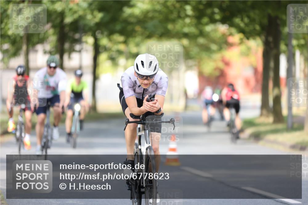 11.08.2024 - GEWOBA Citytriathlon Bremen H.Heesch http://msf.ph/oto/6778623 11.08.2024 11:47:19 Radfahren 752, 779, 800, 860, 864, 865 meine-sportfotos.de