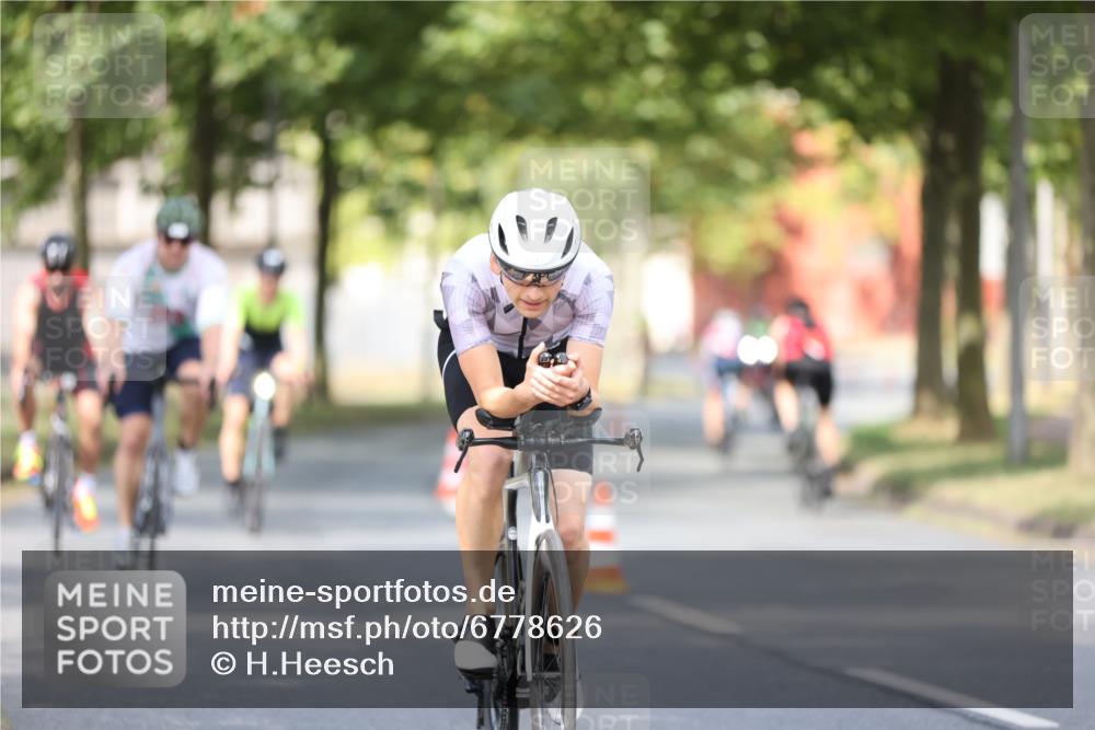 11.08.2024 - GEWOBA Citytriathlon Bremen H.Heesch http://msf.ph/oto/6778626 11.08.2024 11:47:19 Radfahren 752, 779, 800, 860, 864, 865 meine-sportfotos.de