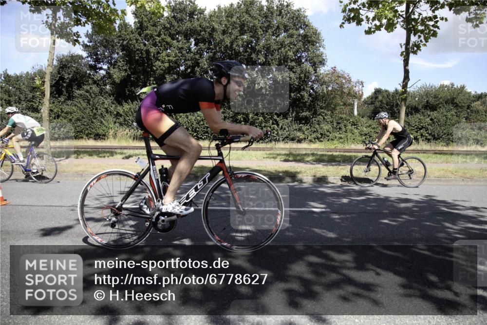 11.08.2024 - GEWOBA Citytriathlon Bremen H.Heesch http://msf.ph/oto/6778627 11.08.2024 13:13:24 Radfahren 430, 447, 484, 528, 556 meine-sportfotos.de