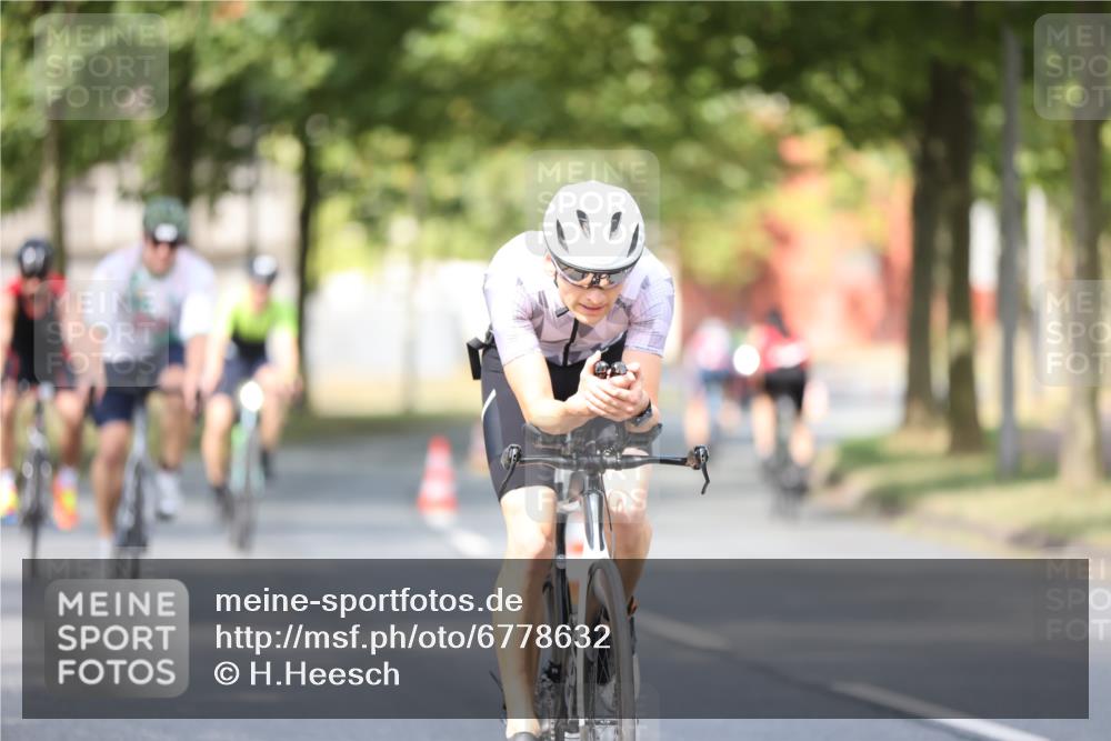 11.08.2024 - GEWOBA Citytriathlon Bremen H.Heesch http://msf.ph/oto/6778632 11.08.2024 11:47:20 Radfahren 752, 779, 800, 860, 864, 865 meine-sportfotos.de