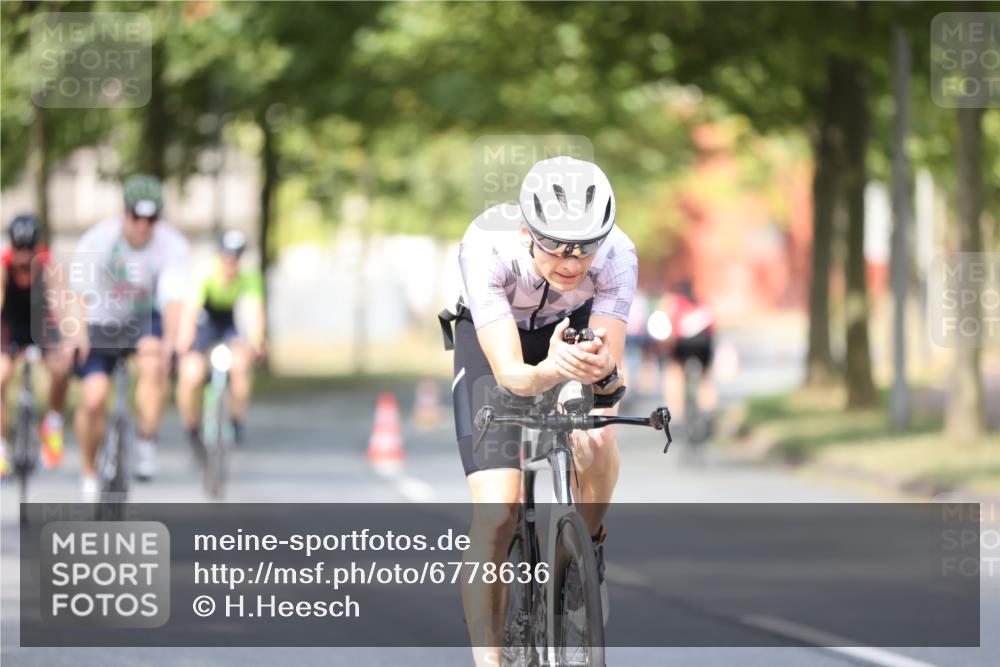 11.08.2024 - GEWOBA Citytriathlon Bremen H.Heesch http://msf.ph/oto/6778636 11.08.2024 11:47:20 Radfahren 752, 779, 800, 860, 864, 865 meine-sportfotos.de