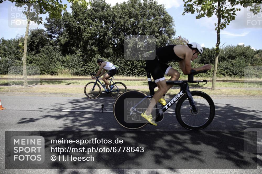 11.08.2024 - GEWOBA Citytriathlon Bremen H.Heesch http://msf.ph/oto/6778643 11.08.2024 13:13:39 Radfahren 219, 221, 258, 296, 371, 391, 461, 484, 502, 556 meine-sportfotos.de