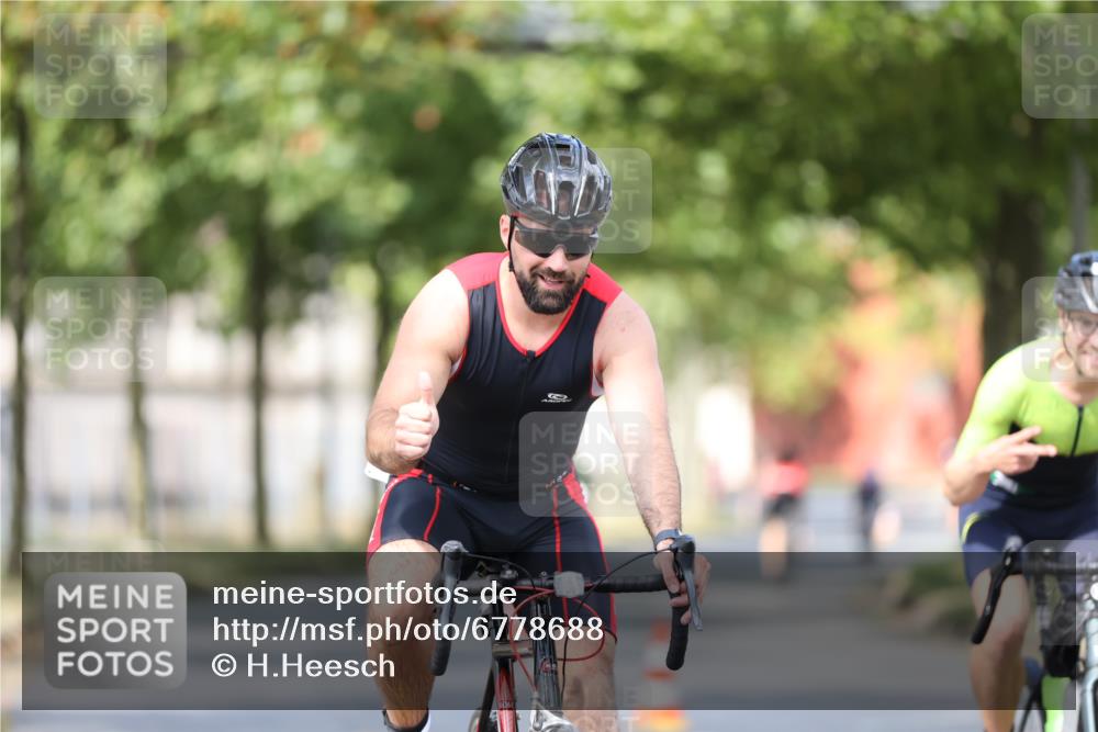 11.08.2024 - GEWOBA Citytriathlon Bremen H.Heesch http://msf.ph/oto/6778688 11.08.2024 11:47:22 Radfahren 752, 779, 800, 860, 864, 865 meine-sportfotos.de