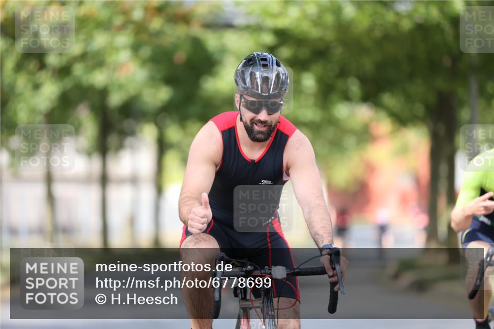 11.08.2024 - GEWOBA Citytriathlon Bremen H.Heesch http://msf.ph/oto/6778699 11.08.2024 11:47:22 Radfahren 752, 779, 800, 860, 864, 865 meine-sportfotos.de