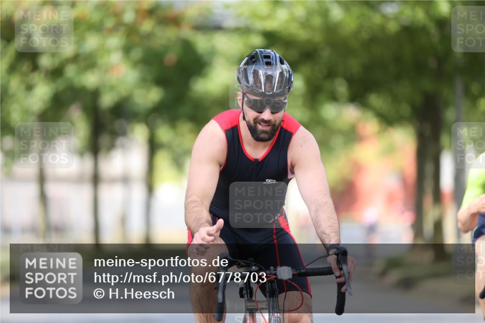 11.08.2024 - GEWOBA Citytriathlon Bremen H.Heesch http://msf.ph/oto/6778703 11.08.2024 11:47:22 Radfahren 752, 779, 800, 860, 864, 865 meine-sportfotos.de