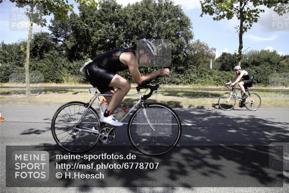 11.08.2024 - GEWOBA Citytriathlon Bremen H.Heesch http://msf.ph/oto/6778707 11.08.2024 13:14:03 Radfahren 295, 299, 364, 387, 388, 411, 423, 432, 437, 438, 439, 461, 472, 475, 482 meine-sportfotos.de