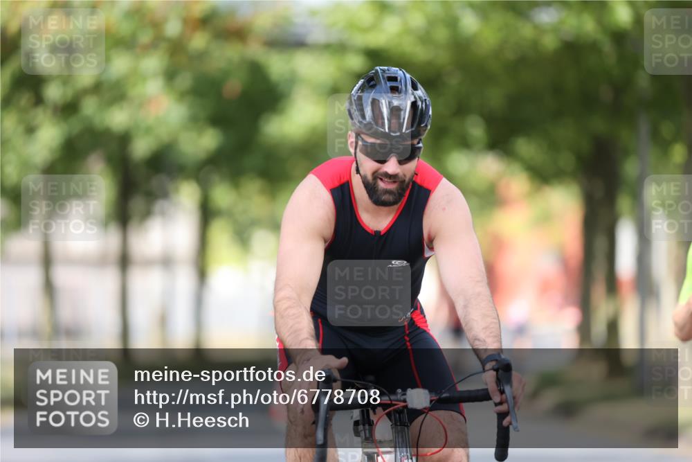 11.08.2024 - GEWOBA Citytriathlon Bremen H.Heesch http://msf.ph/oto/6778708 11.08.2024 11:47:22 Radfahren 752, 779, 800, 860, 864, 865 meine-sportfotos.de