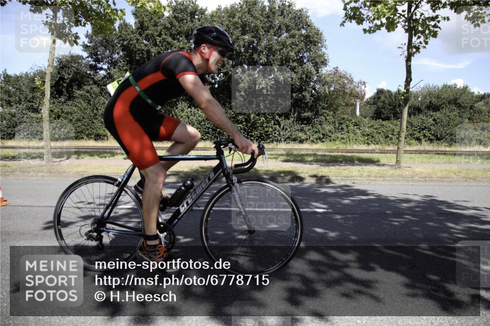 11.08.2024 - GEWOBA Citytriathlon Bremen H.Heesch http://msf.ph/oto/6778715 11.08.2024 13:14:06 Radfahren 295, 299, 364, 387, 388, 398, 411, 423, 432, 437, 438, 439, 475, 482, 505, 531 meine-sportfotos.de