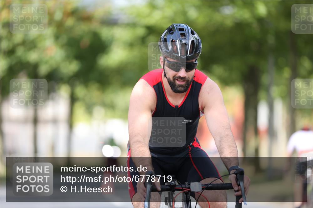 11.08.2024 - GEWOBA Citytriathlon Bremen H.Heesch http://msf.ph/oto/6778719 11.08.2024 11:47:22 Radfahren 752, 779, 800, 860, 864, 865 meine-sportfotos.de