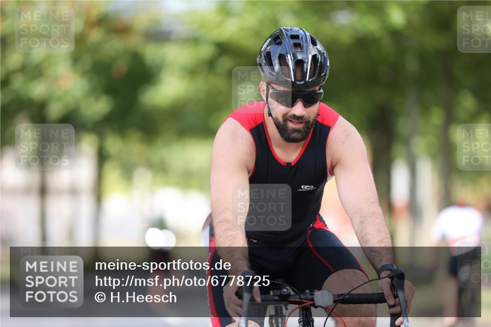 11.08.2024 - GEWOBA Citytriathlon Bremen H.Heesch http://msf.ph/oto/6778725 11.08.2024 11:47:22 Radfahren 752, 779, 800, 860, 864, 865 meine-sportfotos.de