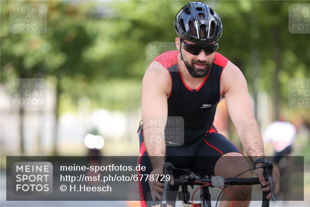 11.08.2024 - GEWOBA Citytriathlon Bremen H.Heesch http://msf.ph/oto/6778729 11.08.2024 11:47:22 Radfahren 752, 779, 800, 860, 864, 865 meine-sportfotos.de