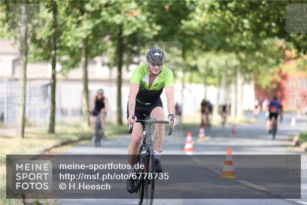 11.08.2024 - GEWOBA Citytriathlon Bremen H.Heesch http://msf.ph/oto/6778735 11.08.2024 11:47:29 Radfahren 752, 779, 800, 860, 864, 865, 899, 944, 958, 997, 1013, 1019 meine-sportfotos.de