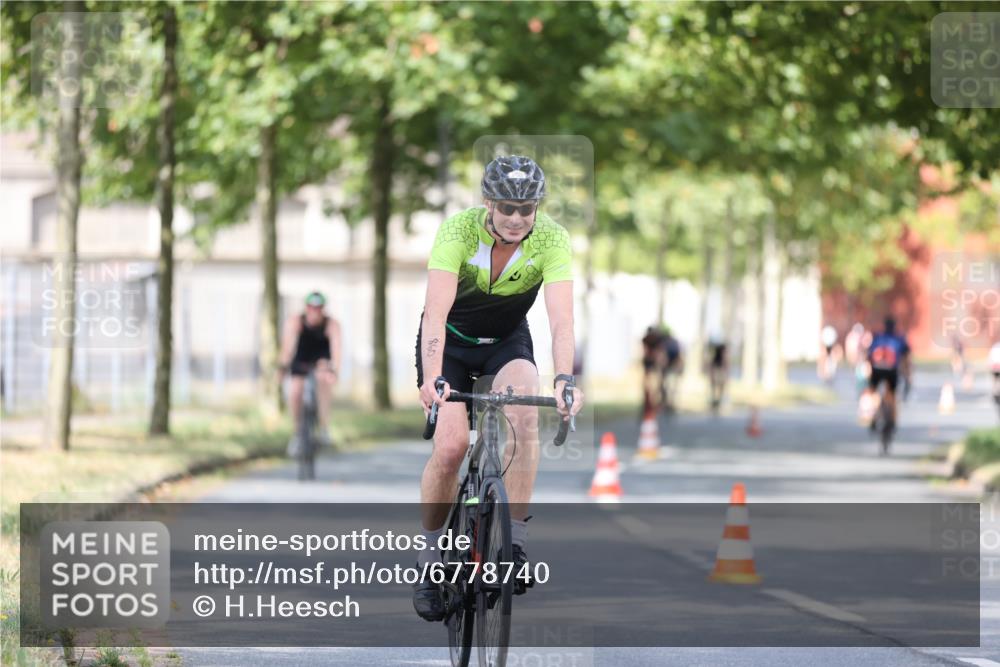 11.08.2024 - GEWOBA Citytriathlon Bremen H.Heesch http://msf.ph/oto/6778740 11.08.2024 11:47:29 Radfahren 752, 779, 800, 860, 864, 865, 899, 944, 958, 997, 1013, 1019 meine-sportfotos.de