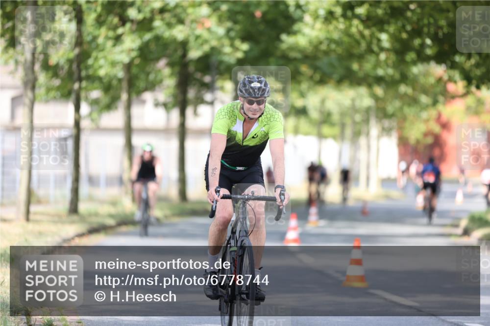 11.08.2024 - GEWOBA Citytriathlon Bremen H.Heesch http://msf.ph/oto/6778744 11.08.2024 11:47:29 Radfahren 752, 779, 800, 860, 864, 865, 899, 944, 958, 997, 1013, 1019 meine-sportfotos.de