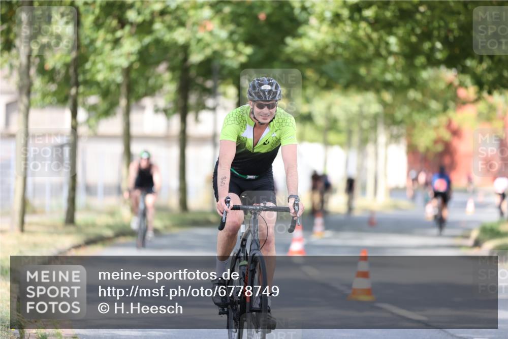 11.08.2024 - GEWOBA Citytriathlon Bremen H.Heesch http://msf.ph/oto/6778749 11.08.2024 11:47:30 Radfahren 752, 779, 800, 860, 864, 865, 899, 944, 958, 997, 1013, 1019 meine-sportfotos.de
