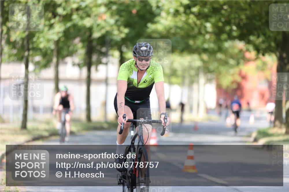 11.08.2024 - GEWOBA Citytriathlon Bremen H.Heesch http://msf.ph/oto/6778757 11.08.2024 11:47:30 Radfahren 752, 779, 800, 860, 864, 865, 899, 944, 958, 997, 1013, 1019 meine-sportfotos.de