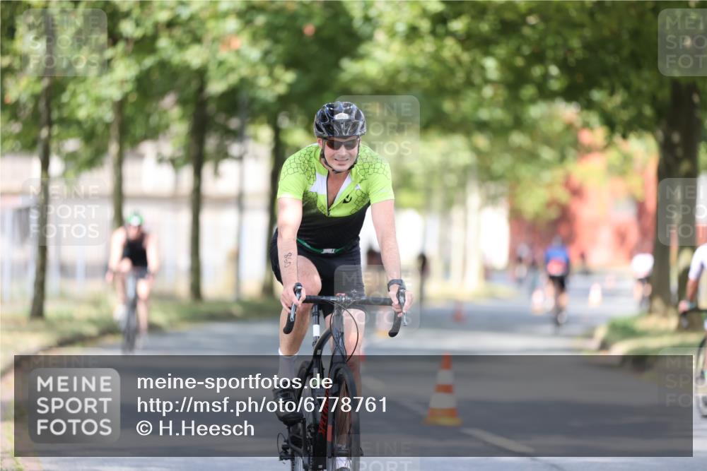 11.08.2024 - GEWOBA Citytriathlon Bremen H.Heesch http://msf.ph/oto/6778761 11.08.2024 11:47:30 Radfahren 752, 779, 800, 860, 864, 865, 899, 944, 958, 997, 1013, 1019 meine-sportfotos.de