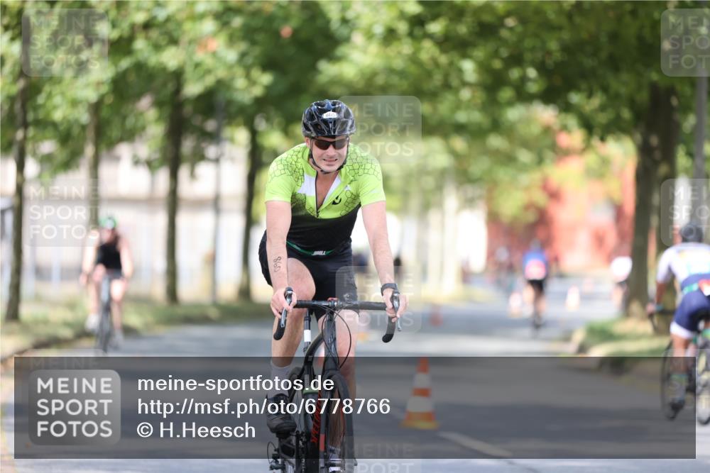 11.08.2024 - GEWOBA Citytriathlon Bremen H.Heesch http://msf.ph/oto/6778766 11.08.2024 11:47:30 Radfahren 752, 779, 800, 860, 864, 865, 899, 944, 958, 997, 1013, 1019 meine-sportfotos.de
