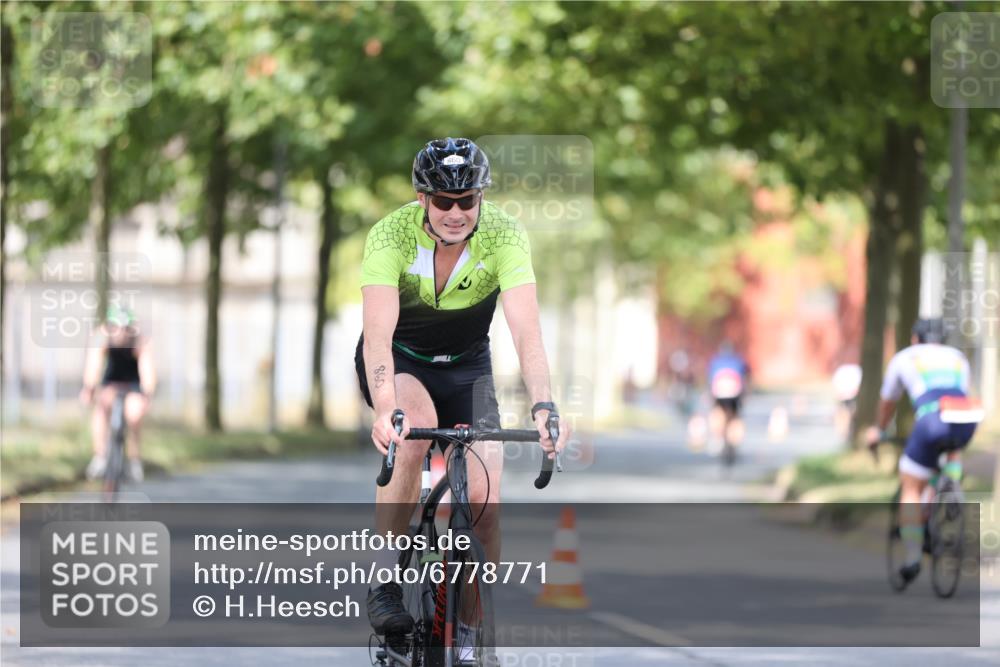 11.08.2024 - GEWOBA Citytriathlon Bremen H.Heesch http://msf.ph/oto/6778771 11.08.2024 11:47:30 Radfahren 752, 779, 800, 860, 864, 865, 899, 944, 958, 997, 1013, 1019 meine-sportfotos.de