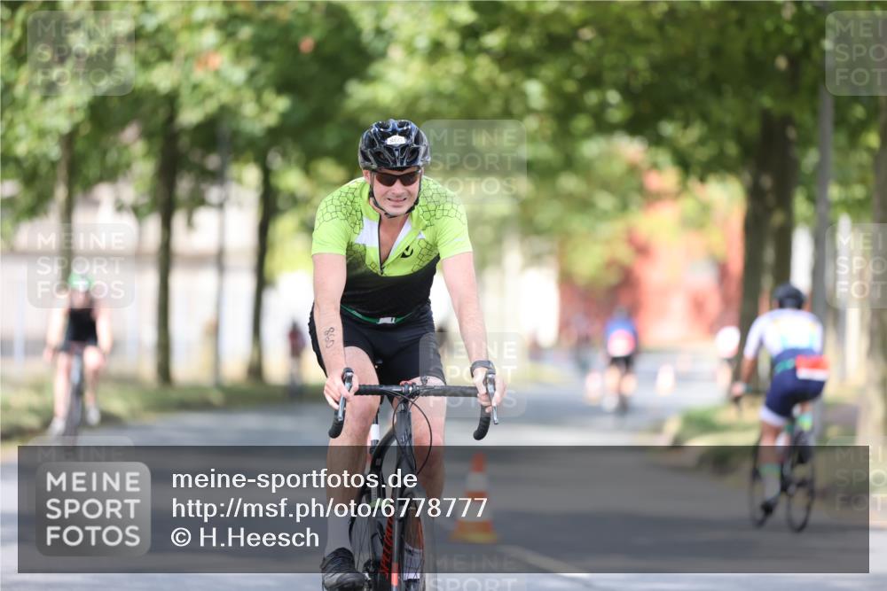 11.08.2024 - GEWOBA Citytriathlon Bremen H.Heesch http://msf.ph/oto/6778777 11.08.2024 11:47:30 Radfahren 752, 779, 800, 860, 864, 865, 899, 944, 958, 997, 1013, 1019 meine-sportfotos.de