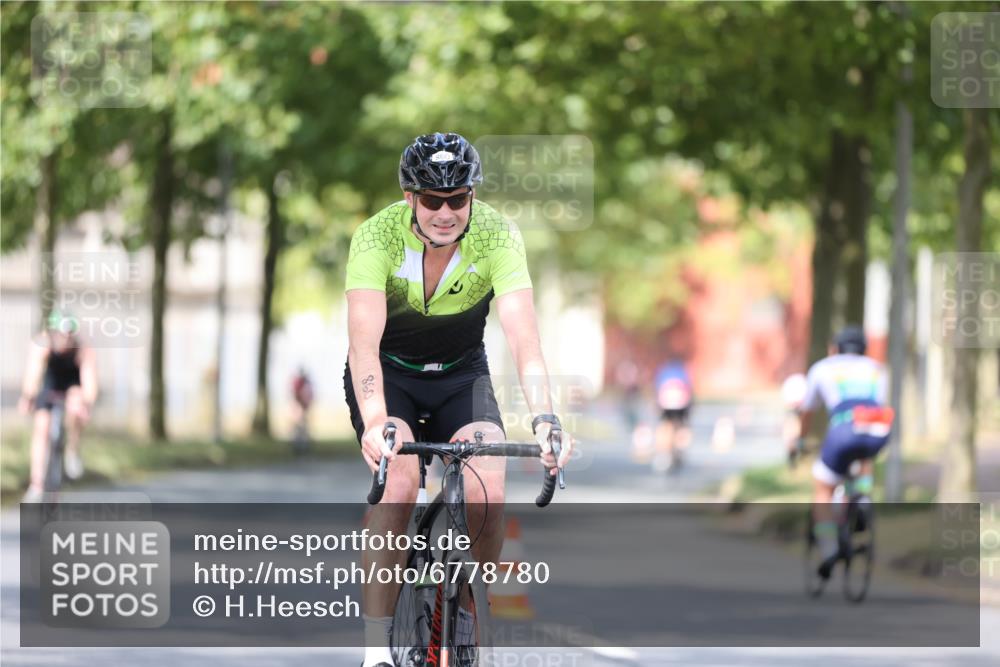 11.08.2024 - GEWOBA Citytriathlon Bremen H.Heesch http://msf.ph/oto/6778780 11.08.2024 11:47:30 Radfahren 752, 779, 800, 860, 864, 865, 899, 944, 958, 997, 1013, 1019 meine-sportfotos.de