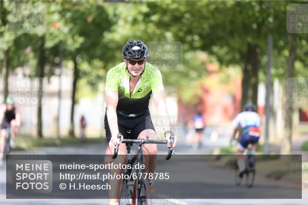 11.08.2024 - GEWOBA Citytriathlon Bremen H.Heesch http://msf.ph/oto/6778785 11.08.2024 11:47:30 Radfahren 752, 779, 800, 860, 864, 865, 899, 944, 958, 997, 1013, 1019 meine-sportfotos.de