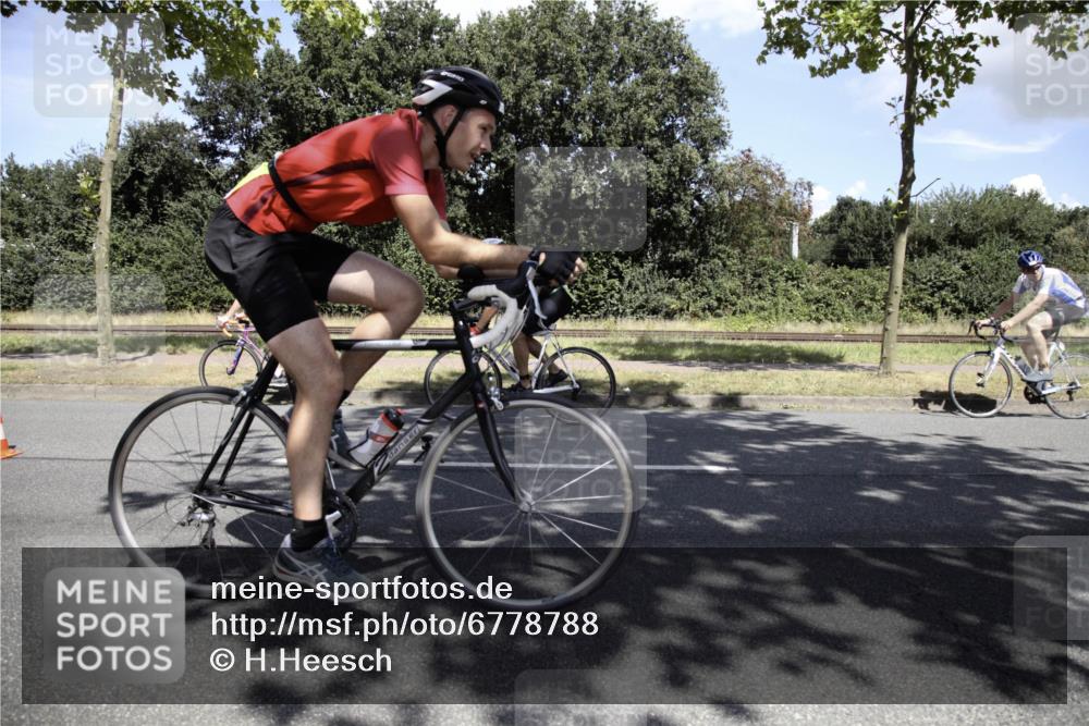 11.08.2024 - GEWOBA Citytriathlon Bremen H.Heesch http://msf.ph/oto/6778788 11.08.2024 13:14:28 Radfahren 289, 292, 299, 329, 345, 382, 389, 393, 398, 410, 442, 449, 505, 531 meine-sportfotos.de