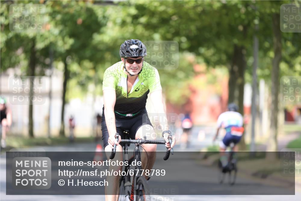 11.08.2024 - GEWOBA Citytriathlon Bremen H.Heesch http://msf.ph/oto/6778789 11.08.2024 11:47:30 Radfahren 752, 779, 800, 860, 864, 865, 899, 944, 958, 997, 1013, 1019 meine-sportfotos.de