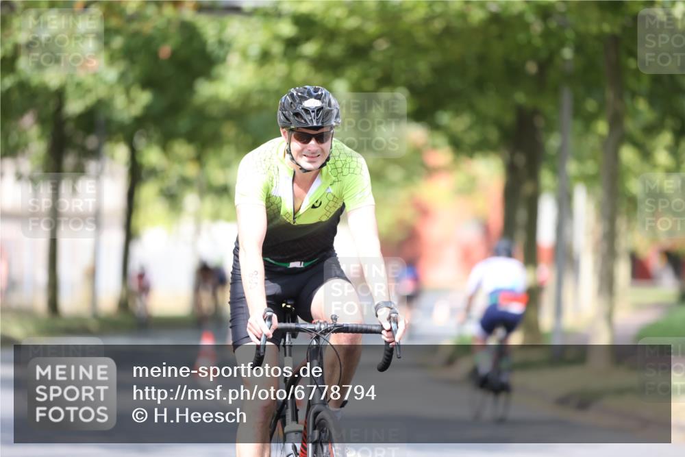 11.08.2024 - GEWOBA Citytriathlon Bremen H.Heesch http://msf.ph/oto/6778794 11.08.2024 11:47:30 Radfahren 752, 779, 800, 860, 864, 865, 899, 944, 958, 997, 1013, 1019 meine-sportfotos.de