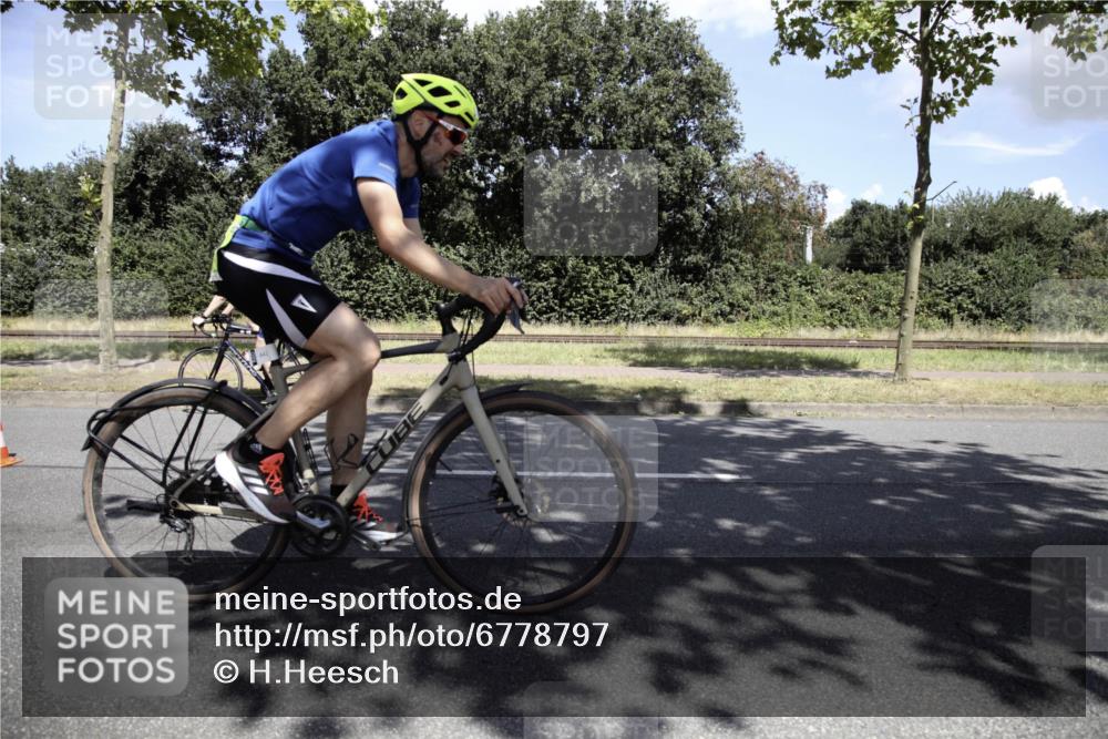 11.08.2024 - GEWOBA Citytriathlon Bremen H.Heesch http://msf.ph/oto/6778797 11.08.2024 13:14:32 Radfahren 289, 292, 329, 345, 382, 389, 393, 400, 410, 442, 449 meine-sportfotos.de