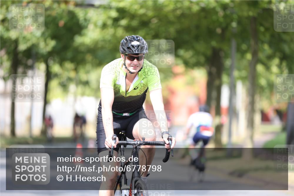 11.08.2024 - GEWOBA Citytriathlon Bremen H.Heesch http://msf.ph/oto/6778798 11.08.2024 11:47:30 Radfahren 752, 779, 800, 860, 864, 865, 899, 944, 958, 997, 1013, 1019 meine-sportfotos.de