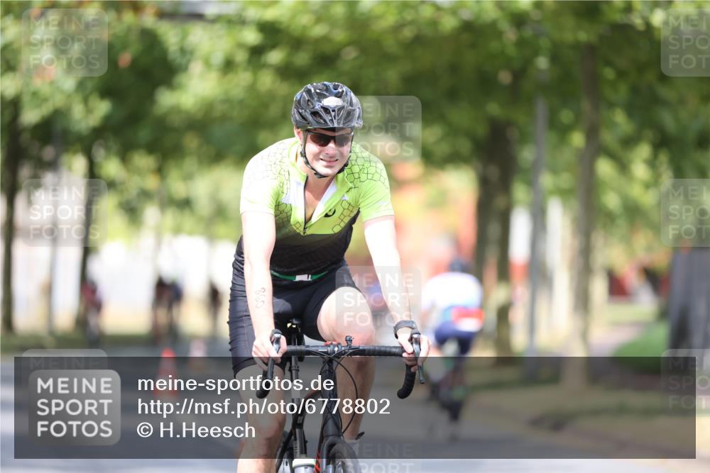 11.08.2024 - GEWOBA Citytriathlon Bremen H.Heesch http://msf.ph/oto/6778802 11.08.2024 11:47:30 Radfahren 752, 779, 800, 860, 864, 865, 899, 944, 958, 997, 1013, 1019 meine-sportfotos.de