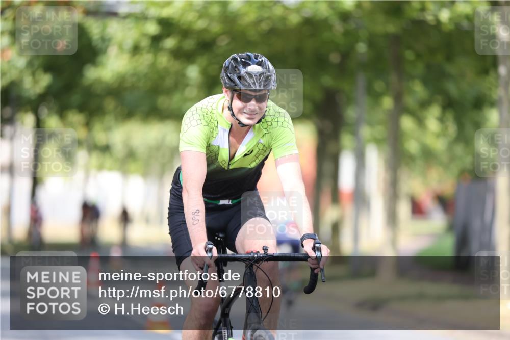11.08.2024 - GEWOBA Citytriathlon Bremen H.Heesch http://msf.ph/oto/6778810 11.08.2024 11:47:30 Radfahren 752, 779, 800, 860, 864, 865, 899, 944, 958, 997, 1013, 1019 meine-sportfotos.de
