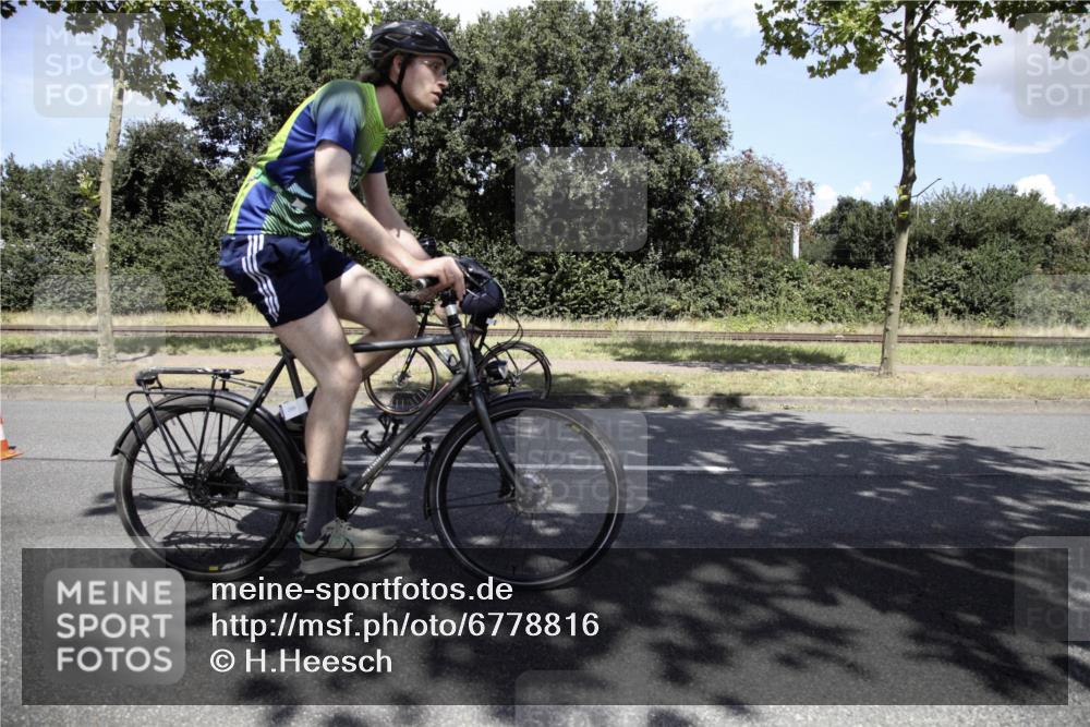 11.08.2024 - GEWOBA Citytriathlon Bremen H.Heesch http://msf.ph/oto/6778816 11.08.2024 13:14:43 Radfahren 289, 292, 345, 400, 410, 436, 470, 516 meine-sportfotos.de