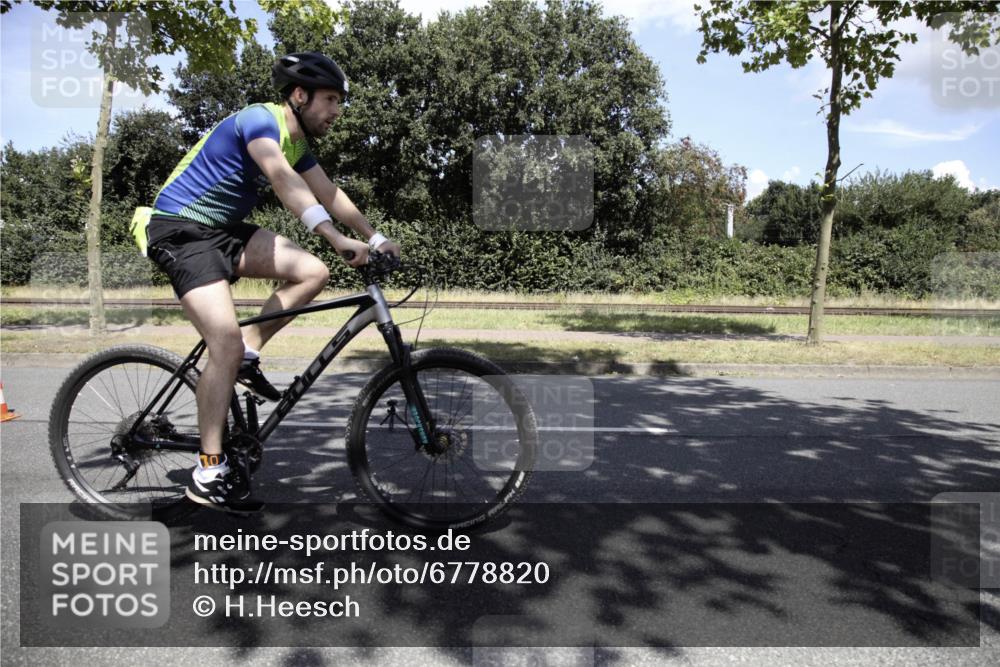 11.08.2024 - GEWOBA Citytriathlon Bremen H.Heesch http://msf.ph/oto/6778820 11.08.2024 13:14:45 Radfahren 289, 292, 345, 400, 410, 436, 470, 516 meine-sportfotos.de